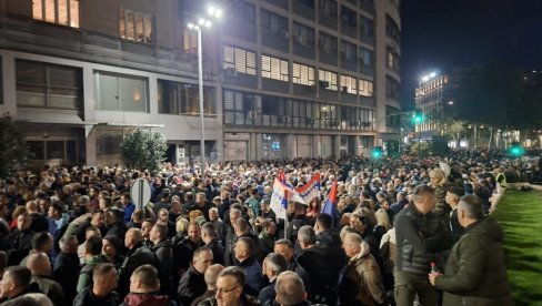 ОГЛАСИО СЕ МУП: Србе са Косова и Метохије дочекало 50.000 људи