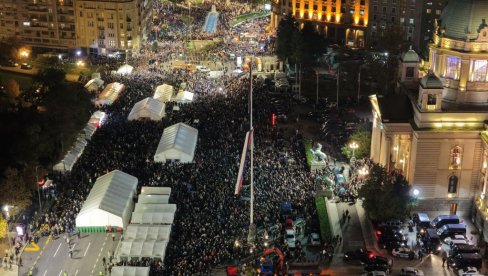 SPEKTAKULARAN SNIMAK IZ VAZDUHA: Pogledajte kako je Beograd sinoć dočekao srpske heroje sa Kosova i Metohije (VIDEO)