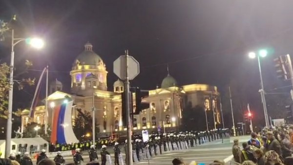 БРУКА: Блокадери звиждали химни Србије (ВИДЕО)