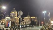 BOG ČUVA SRBIJU: Dok se orila himna, a blokaderi zviždali, na srpskoj zastavi se ukazao krst