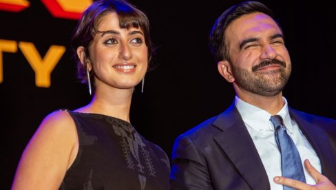 KO JE MISTERIOZNA ŽENA NOVOG GRADONAČELNIKA NJUJORKA? Umetnica upoznala muža preko aplikacije, a on je brani od svega i svih!