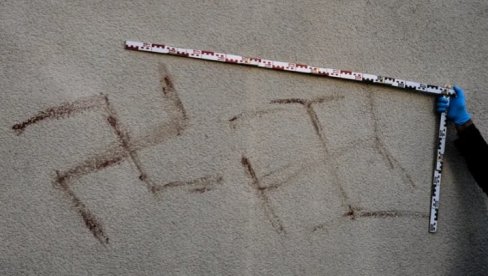 KRVLJU CRTALI SVASTIKE PO AUTOMOBILIMA I ZIDOVIMA: Uznemirujuće slike stižu iz Nemačke