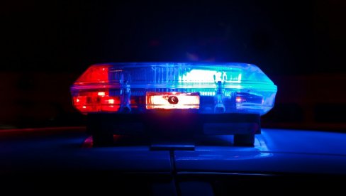 ЖЕНУ ИЗБО НА СТЕПЕНИЦАМА ПРЕД МАЛИМ ДЕТЕТОМ: Полиција трага за нападачем