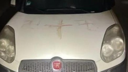 Balkanac sopstvenom krvlju ofarbao kola i fasade u Nemačkoj - crtao im kukaste krstove