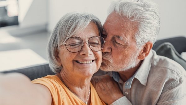 КО ИМА ПРАВО НА ПОРОДИЧНУ ПЕНЗИЈУ? Ево како се до ње долази