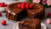ČOKOLADNA TORTA BEZ BRAŠNA: Bogata, sočna i bez glutena!