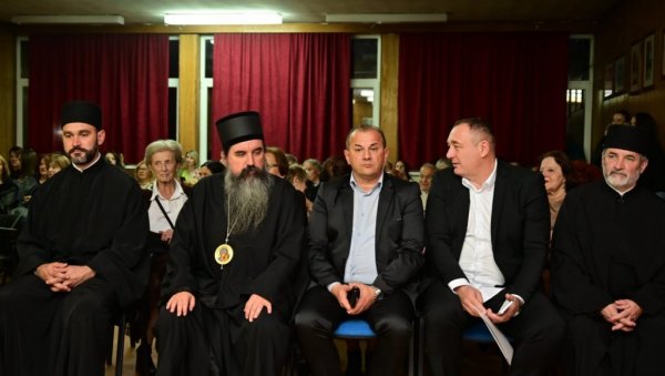 ЂАЦИ СЛАВУ ДОНЕЛИ: Јубилеј Средње економске школе у Лозници