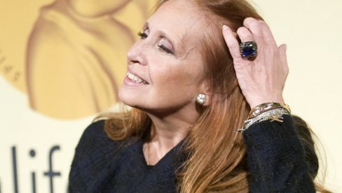 ПРВИ ПУТ СЕ УДАЛА СА 18, ДРУГОГ МУЖА УПОЗНАЛА У ЗАТВОРУ:  Невероватан живот жене за чијим књигама је лудела цела планета