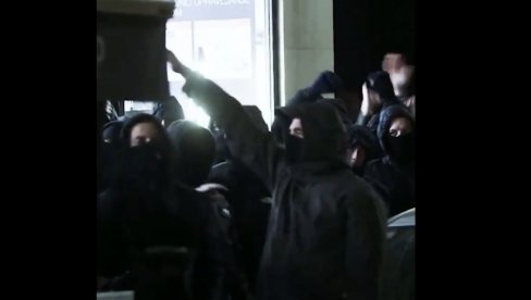 АНТИСРПСКО ЛУДИЛО У ХРВАТСКОЈ СЕ НАСТАВЉА: После хаоса у Сплиту, стигли нови срамотни снимци из Загреба