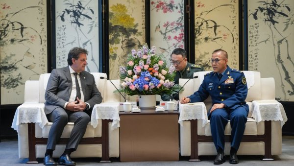 ГАШИЋ ПОСЕТИО ПРОВИНЦИЈУ ШЕНСИ У КИНИ: Састао се са командантом Џанг Венџонгом