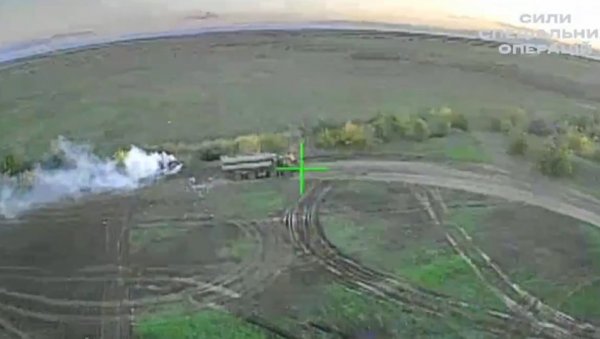 УСРЕД БЕЛА ДАНА! Украјински ФП-2 дронови погодили руски С-400 на Криму: Нови талас напада открива промену тактике (ВИДЕО)