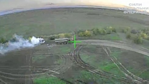 УСРЕД БЕЛА ДАНА! Украјински ФП-2 дронови погодили руски С-400 на Криму: Нови талас напада открива промену тактике (ВИДЕО)