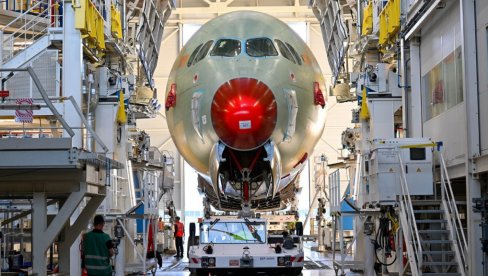 НЕБЕСКО ЧУДО: Коначно објављене слике авиона који ће ОБОРИТИ РЕКОРД - летеће 22 сата непрекидно (ФОТО)