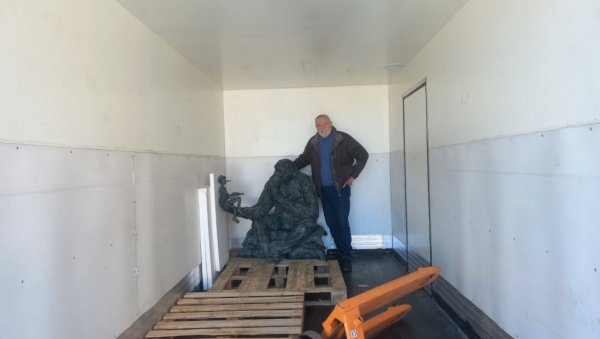 MЕЂАШИ КОД БИЈЕЉИНЕ ДОБИЈА СПОМЕНИК МАЈМУНУ: На радост, а не на штету деци