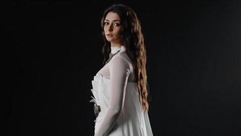 DANICA KRSTIĆ ZA NOVOSTI: Bog mi je podario talenat, ja sam mu uzvratila pesmom (FOTO)