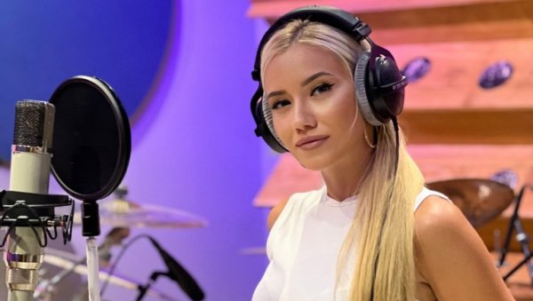 ВИДИМО СЕ МОЖДА У ДРУГОЈ СЕЗОНИ: Жена познатог певача одбила грчки шоу програм (ФОТО)