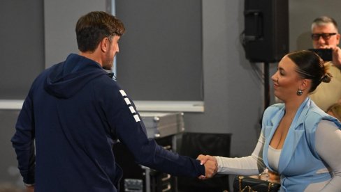 НОВИНАРИ ОСТАЛИ ЗАТЕЧЕНИ: Ево шта је нови селектор Вељко Пауновић прво урадио (ФОТО)