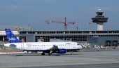 BROJE SE POVREĐENI NA AERODROMU KOD VAŠINGTONA: Vozilo za prevoz putnika se zakucalo u dok, nastao haos