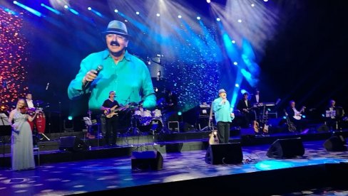 JARANI I U PESMI I U ŽIVOTU: Haris DŽinović doneo posebnu čar Halidovom spektaklu (FOTO)