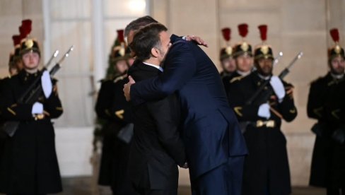 СРДАЧАН ПОЗДРАВ ДВОЈИЦЕ ЛИДЕРА: Овако је Маркон дочекао Вучића (ВИДЕО)