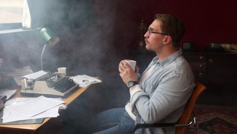 ЈЕДНОСТАВАН ТРИК: Ево како да излуфтирате собу од дуванског дима