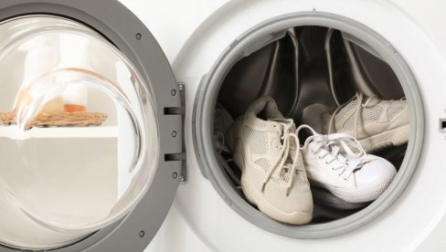 KAKO DA OPEREMO PATIKE U VEŠ MAŠINI, A DA IH NE OŠTETIMO? Cake koje će vam mnogo značiti