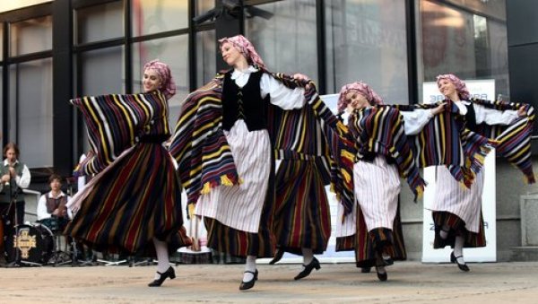 БЕОГРАД КОЈИ ПАМТИ КОРЕНЕ: Етно - манифестације као срце града