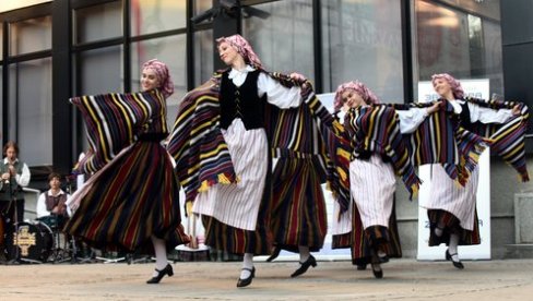 BEOGRAD KOJI PAMTI KORENE: Etno-manifestacije kao srce grada (FOTO)