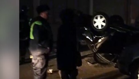 АУТОМОБИЛ СЛЕТЕО СА ДРУГОГ СПРАТА ПАРКИНГА: Има повређених (ВИДЕО)