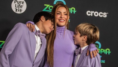 ŠAKIRA SA SINOVIMA NA CRVENOM TEPIHU: Dečaci ne kriju koliko su vezani za majku