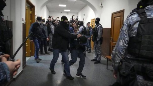 АНАЛИЗА НОВОСТИ: Партизани клинци које плаћају за диверзије - Западни медији измишљају народни отпор према Путиновом режиму