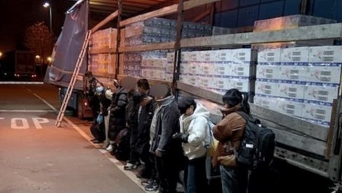 U KAMIONIMA OTKRIVENO 19 MIGRANATA: Na graničnom prelazu Šid sprečen pokušaj dve grupe da neopaženo pređu granicu