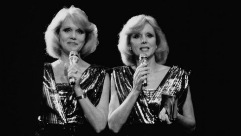 УМРЛЕ ПЕВАЧИЦЕ: Близнакиње заједно нађене мртве у стану - огласила се полиција Немачке