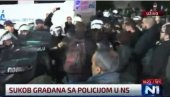NOVOSADSKI BLOKADERI NAPALI POLICIJU!