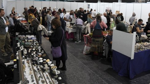 СЈАЈ ЗЛАТНИХ РУКУ ЈУВЕЛИРА И ЧАСОВНИЧАРА : Завршена најгламурознија манифестација на Новосадском сајму