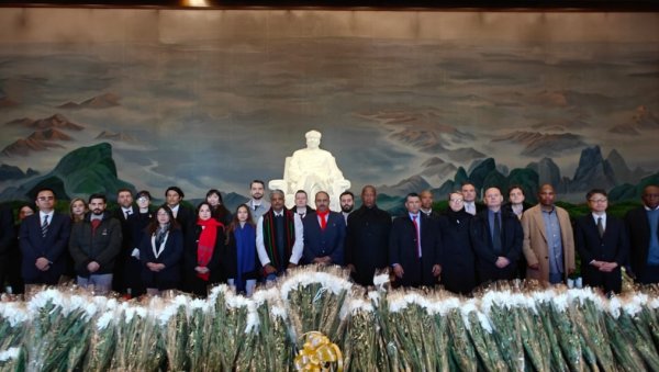 Делегација Покрета социјалиста учествује на међународном скупу комунистичких партија у Пекингу (ФОТО)