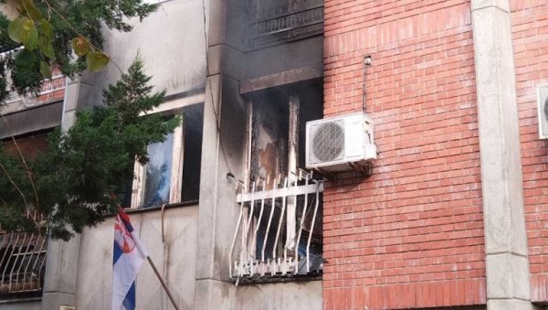 ПОЖАР У ЛАЗАРЕВЦУ: Евакуисано осам особа (ВИДЕО)