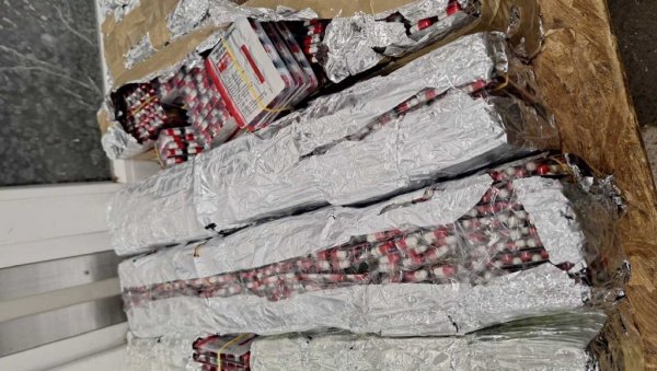 ИЗА СЕДИШТА ВОЗАЧА ВИШЕ ОД  200.000 ТАБЛЕТА: На граничном прелази Шид спречен пкушај кријумчарења психоактивног лека Прегабалин