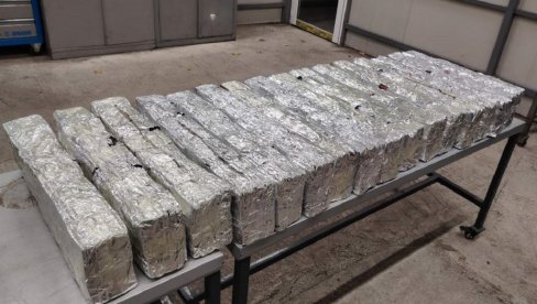 ZAPLENA NA PRELAZU ŠID: U kamionu skriveni psihoaktivni lekovi