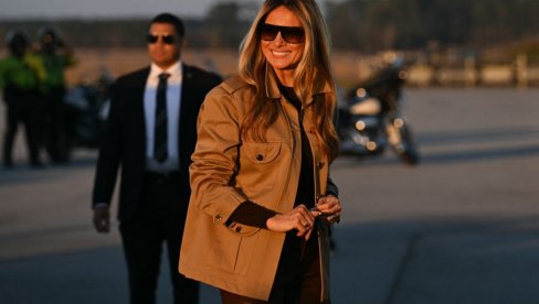 MELANIJA TRAMP U NAJPRAKTIČNIJIM ČIZMAMA: Kada se ovako iskombinuju svaka žena izgleda kao da je iz časopisa (FOTO)