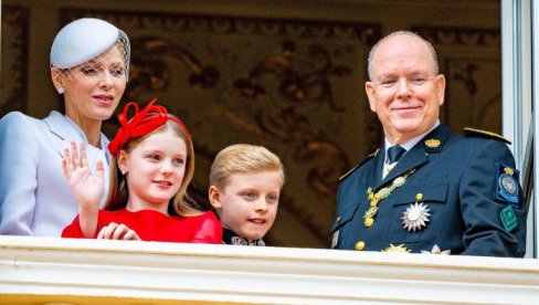 БЛИЗАНЦИ ПРИНЦА АЛБЕРТА И ПРИНЦЕЗЕ ШАРЛИН ОДУШЕВИЛИ СВЕТ: Ретко их виђамо у јавности, а сада су изашли да поздраве грађане