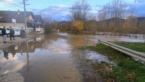 ПРОГЛАШЕНЕ ВАНРЕДНЕ ОДБРАНЕ ОД ПОПЛАВА: Угрожено подручје Јужне Мораве (ФОТО)