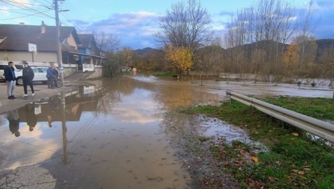 ПРОГЛАШЕНЕ ВАНРЕДНЕ ОДБРАНЕ ОД ПОПЛАВА: Угрожено подручје Јужне Мораве (ФОТО)