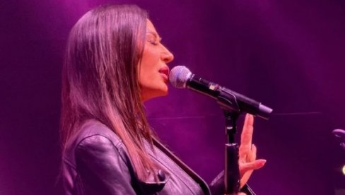 PRAVA EUFORIJA: Ceca Ražnatović publiku u Sremskoj Mitrovici zadivila izgledom (FOTO)