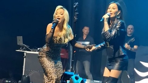 CECINA SPECIJALNA GOŠĆA: Maja Berović zapevala sa folk zvezdom na koncertu (FOTO)