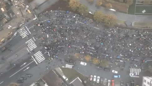 ТОТАЛНИ ДЕБАКЛ БЛОКАДЕРА У БЕОГРАДУ: Снимак дроном, ево колико их се тачно окупило (ВИДЕО)