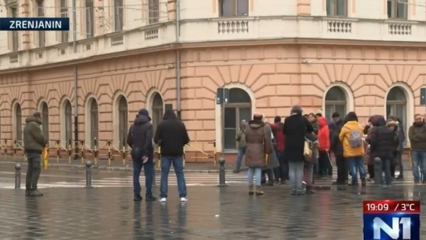 ЧАК И Н1 ПОТВРЂУЈЕ ОПШТУ ТУЧУ ИЗМЕЂУ БЛОКАДЕРА: Свако вуче на своју страну (ВИДЕО)