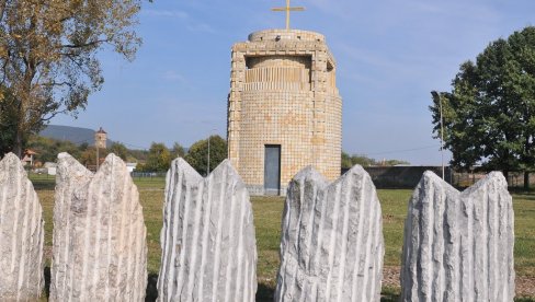 ЗАВРШАВА СЕ СПОМЕН-КАПЕЛА: Краљевчани настављају уређење „Гробља стрељаних 1941.“