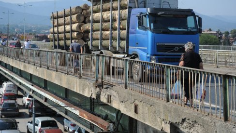 ЋУПРИЈА НИЈЕ БЕЗБЕДНА: Најављено привремено потпуно затварање старог моста преко Ибра у Краљеву