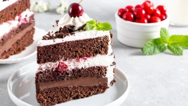 ПОСНА ТОРТА СА ШУМСКИМ ВОЋЕМ: Ову посластицу ћете обожавати